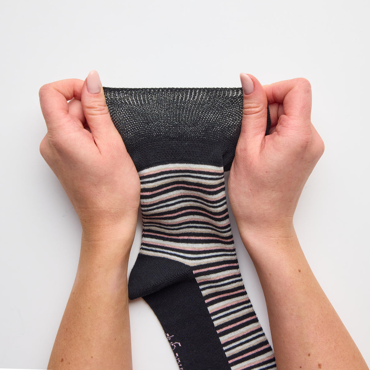 3 Paar Damen-Baumwollsocken mit verschiedenen Streifen, City-Muster, Schwarz