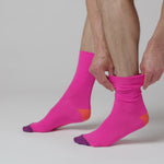 Load and play video in Gallery viewer, 6 Pairs Men&#39;s Colourburst Cotton Socks - Crazy Contrast
