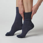 Load and play video in Gallery viewer, 3 Pairs Ladies Seclude Contrast Heel Socks - Navy
