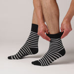 Load and play video in Gallery viewer, 6 Pairs Men&#39;s Litha Varied Stripe Cotton Socks - Black
